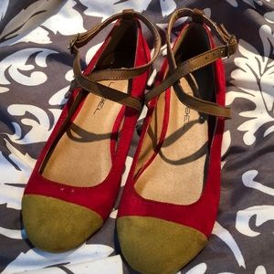 L•A•D•E•L flats